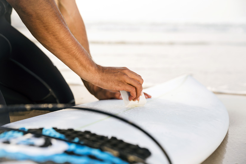 Parafina: aprenda a passar cera numa prancha de surf | Foto: Shutterstock