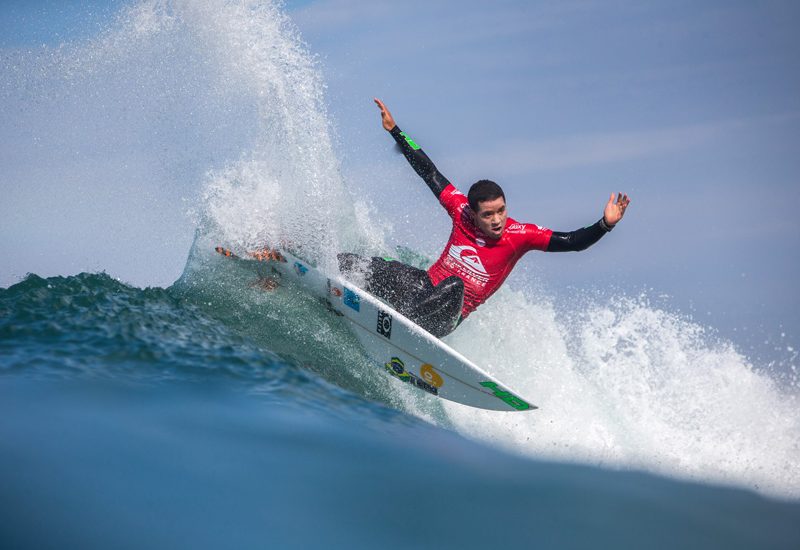 Adriano de Souza: campeão do mundo de surf na temporada 2014/2015 | Foto: Poullenot/WSL